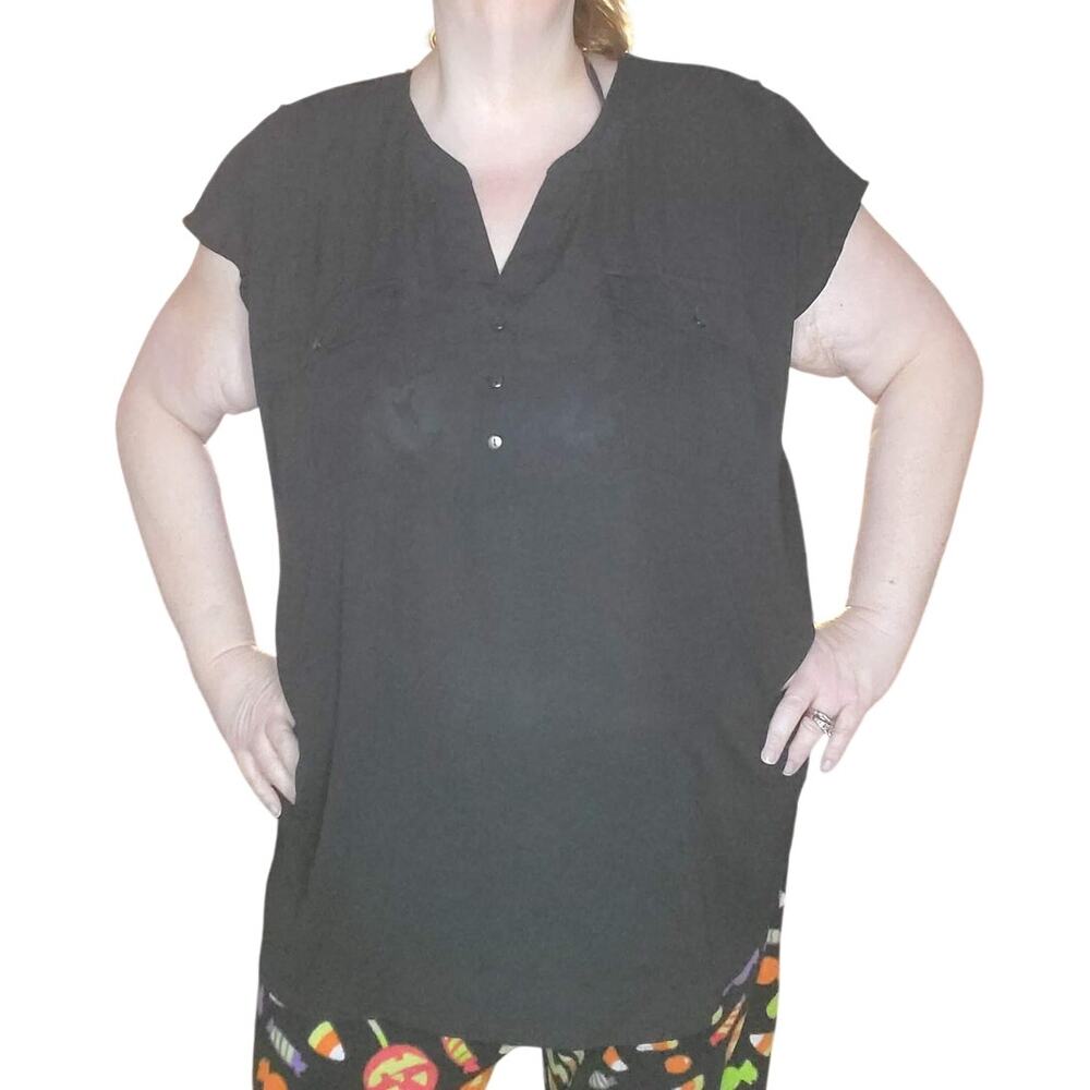 Terra & Sky Size 2X Plus Chiffon Front Black V Neck Minimalist Top Faux Button